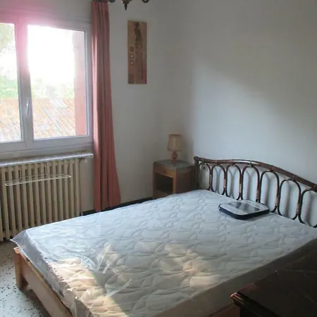 Дом отдыха Maison De 2 A 6 Personnes Au Bord De L'herault Агд