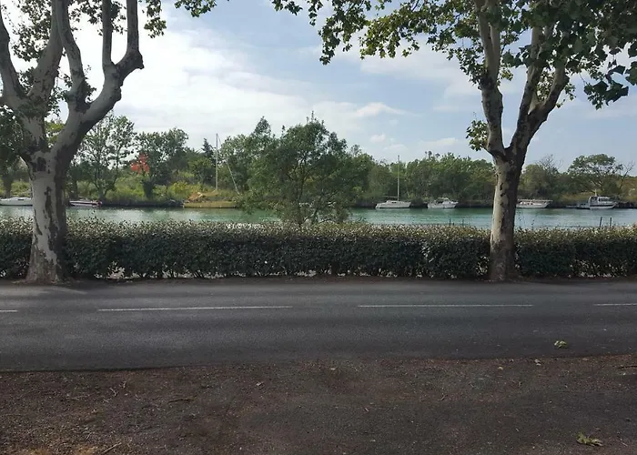 Maison De 2 A 6 Personnes Au Bord De L'herault